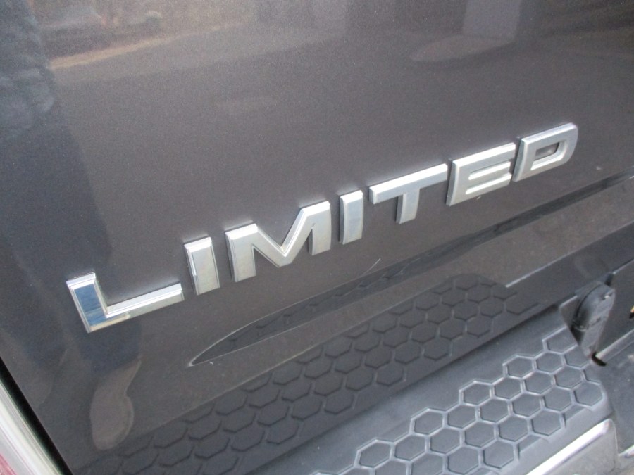 2015 RAM 1500 4WD Crew Cab 140.5