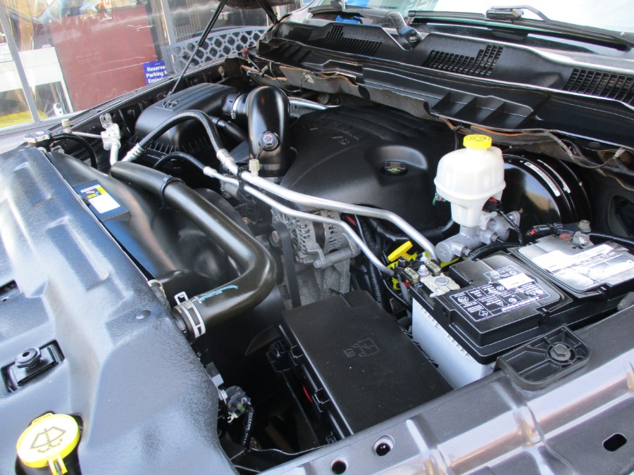 2015 RAM 1500 4WD Crew Cab 140.5