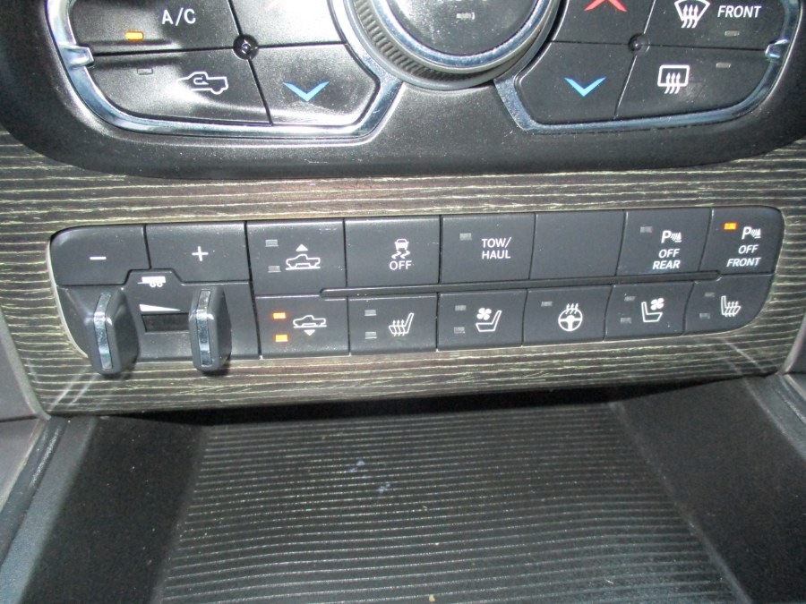 2015 RAM 1500 4WD Crew Cab 140.5