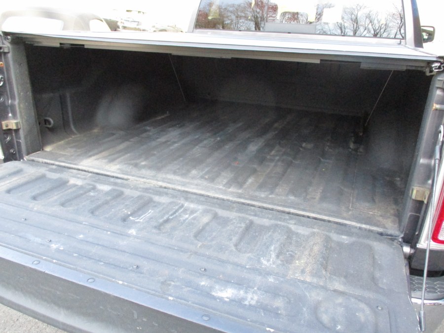 2015 RAM 1500 4WD Crew Cab 140.5