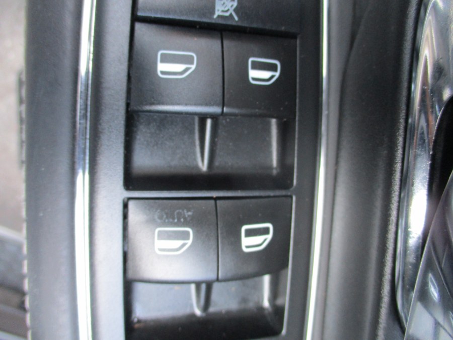2015 RAM 1500 4WD Crew Cab 140.5