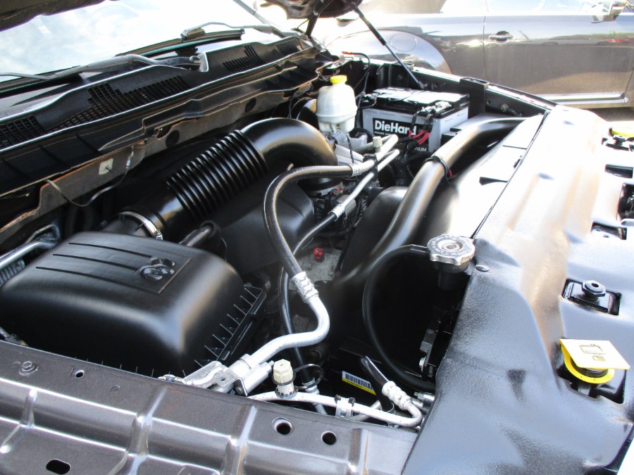 2015 RAM 1500 4WD Crew Cab 140.5