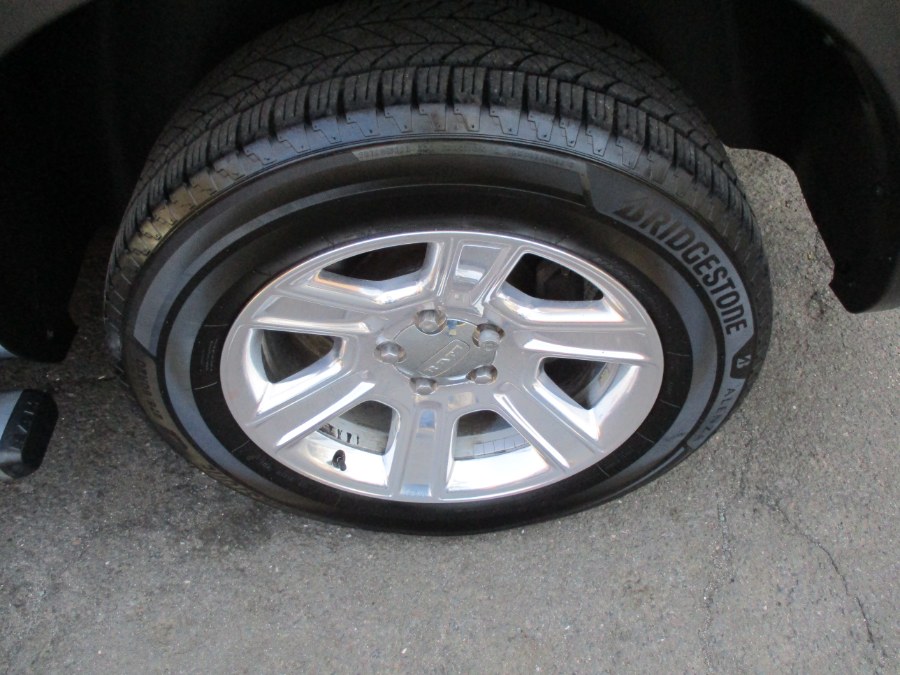 2015 RAM 1500 4WD Crew Cab 140.5