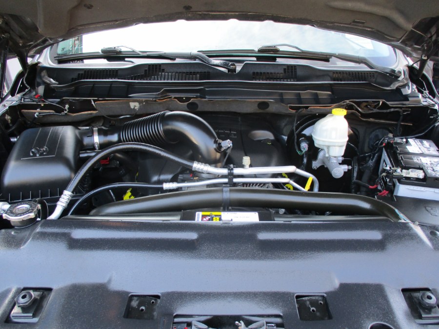 2015 RAM 1500 4WD Crew Cab 140.5