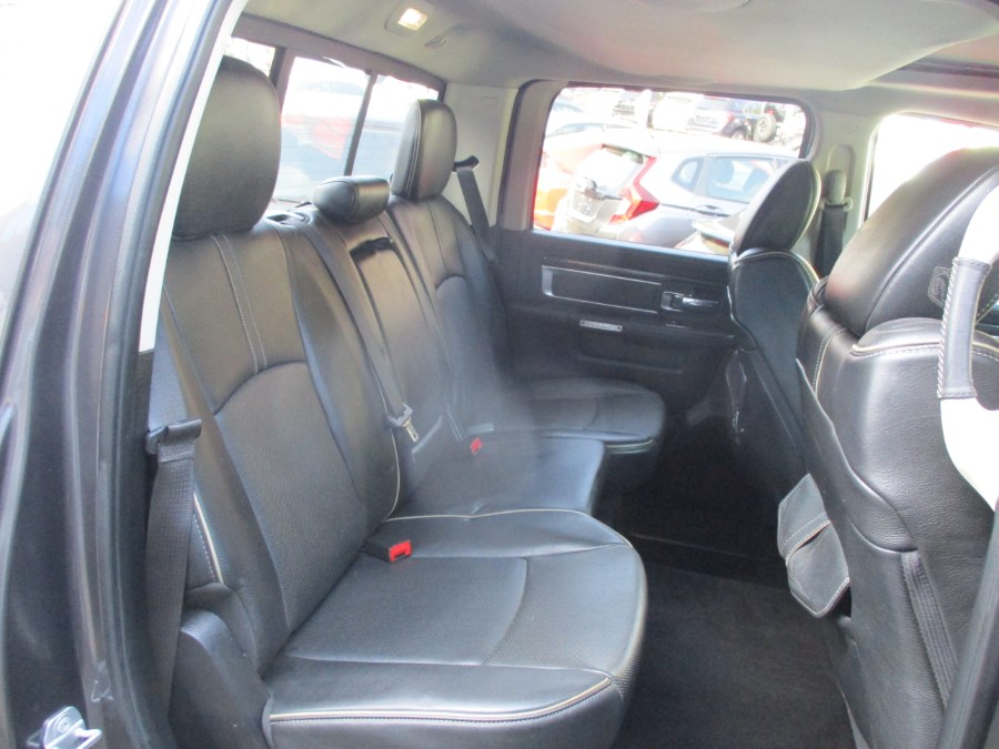 2015 RAM 1500 4WD Crew Cab 140.5