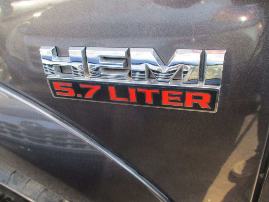 2015 RAM 1500 4WD Crew Cab 140.5