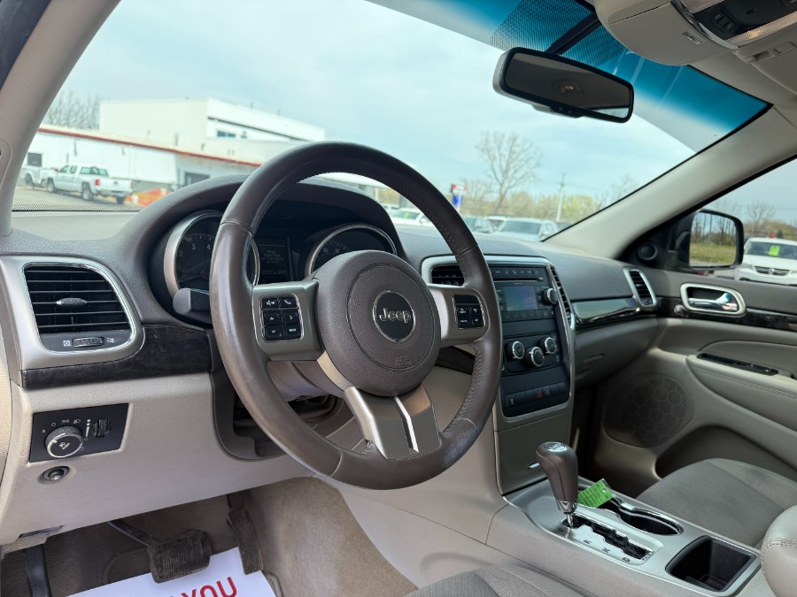 2011 Jeep Grand Cherokee Laredo photo