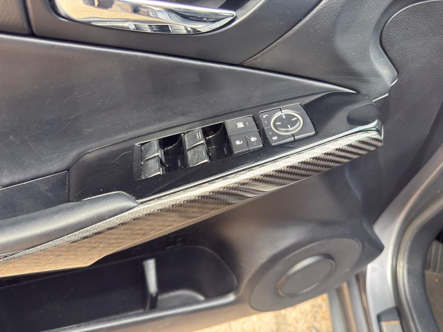 2016 Lexus IS 300 photo