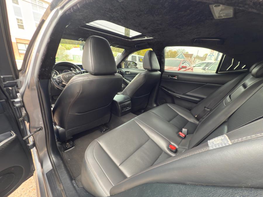 2016 Lexus IS 300 photo