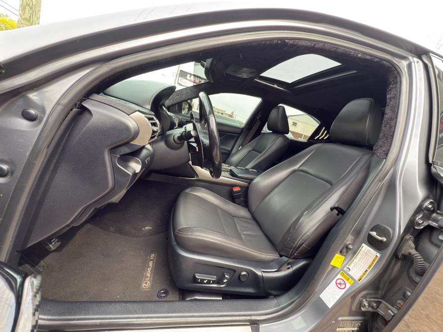 2016 Lexus IS 300 photo
