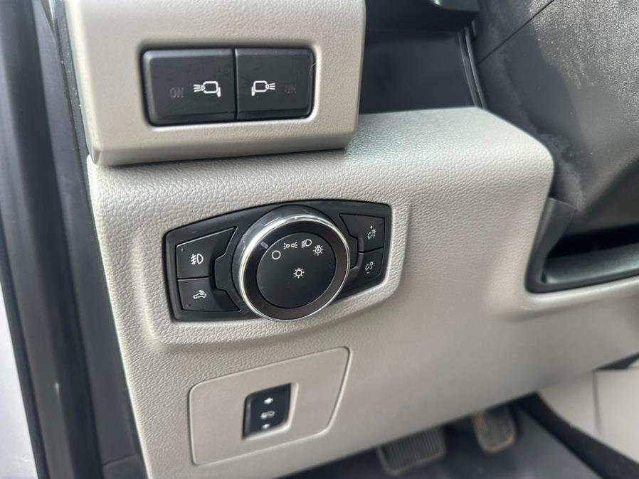 2017 Ford F-150 Lariat 4WD SuperCrew 5.5'' Box photo