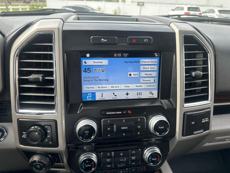 2017 Ford F-150 Lariat 4WD SuperCrew 5.5'' Box photo