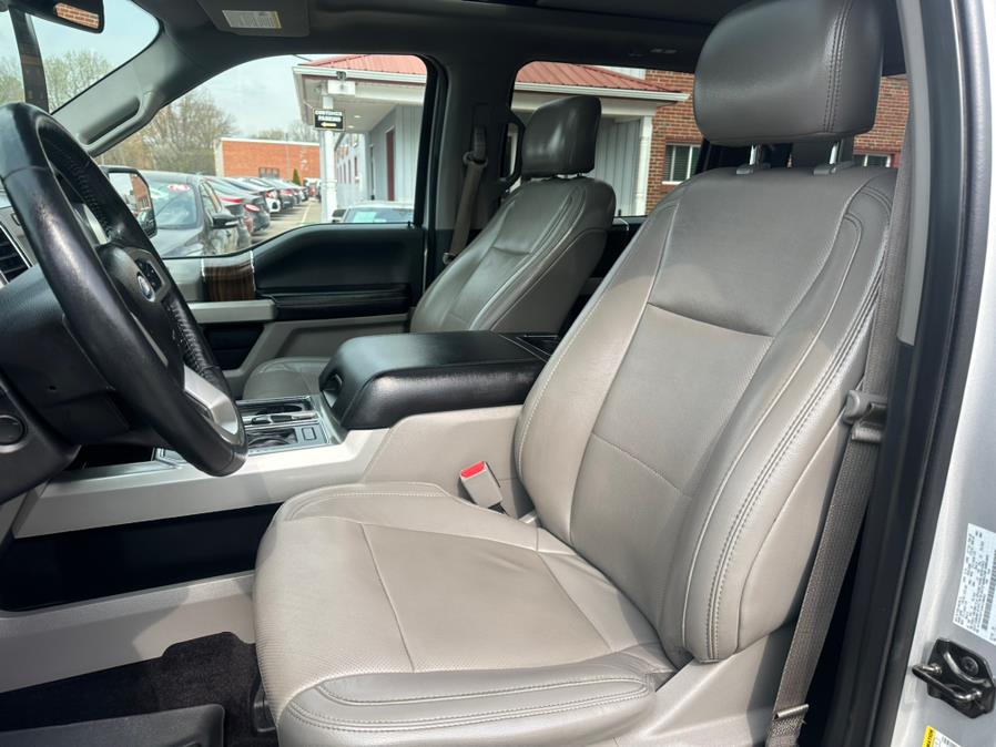 2017 Ford F-150 Lariat 4WD SuperCrew 5.5'' Box photo