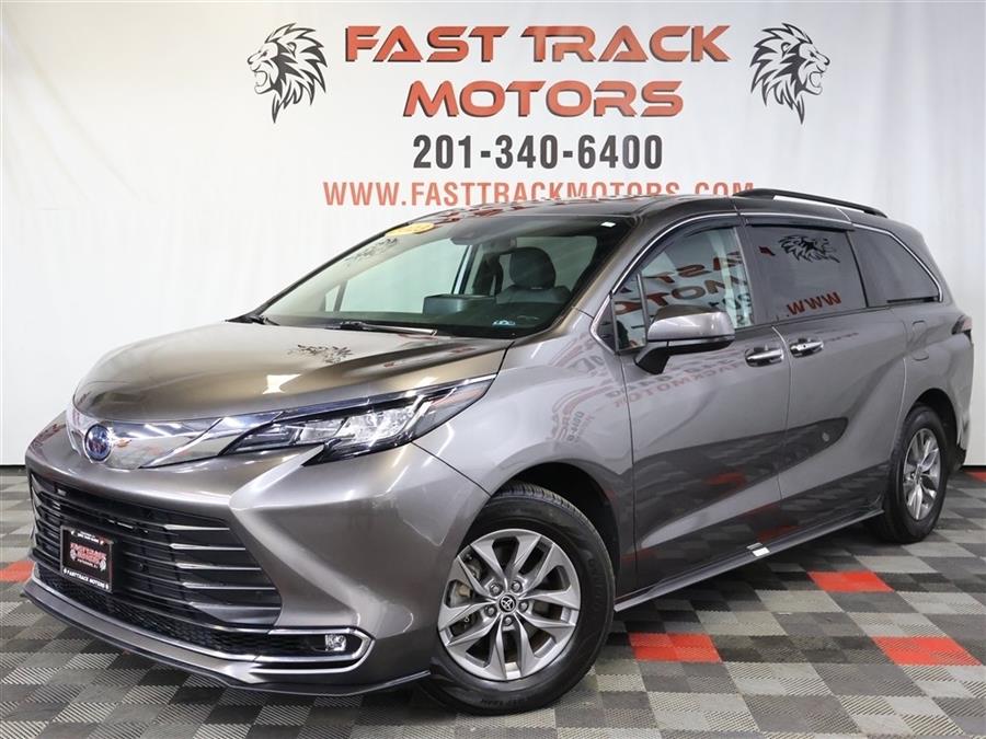 2023 Toyota Sienna XLE photo