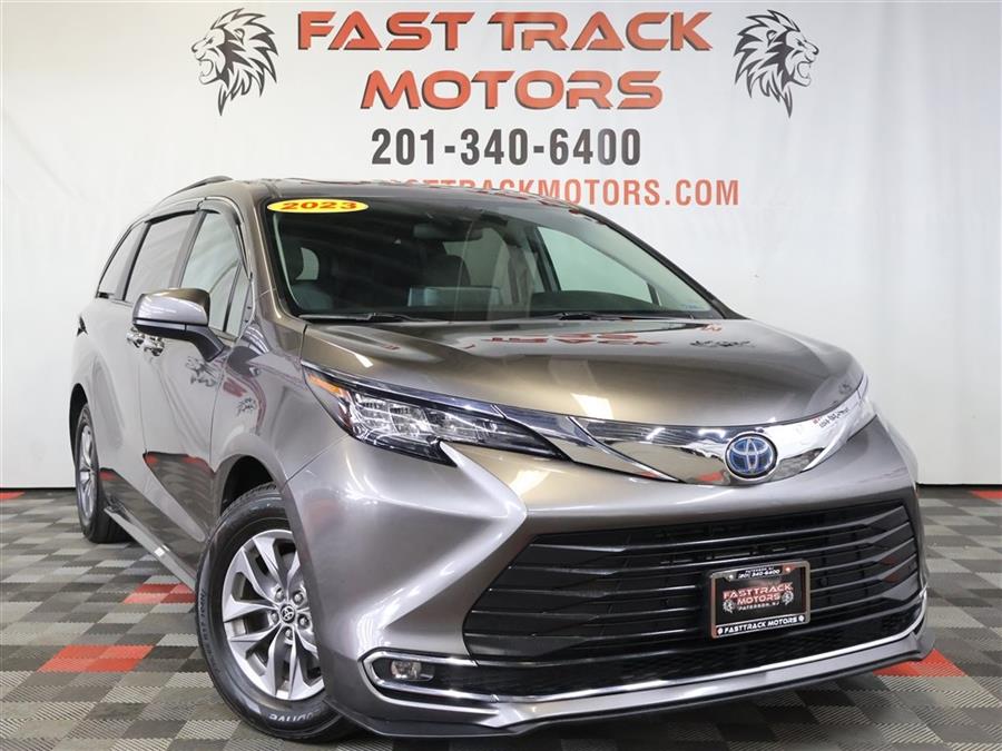 2023 Toyota Sienna XLE photo