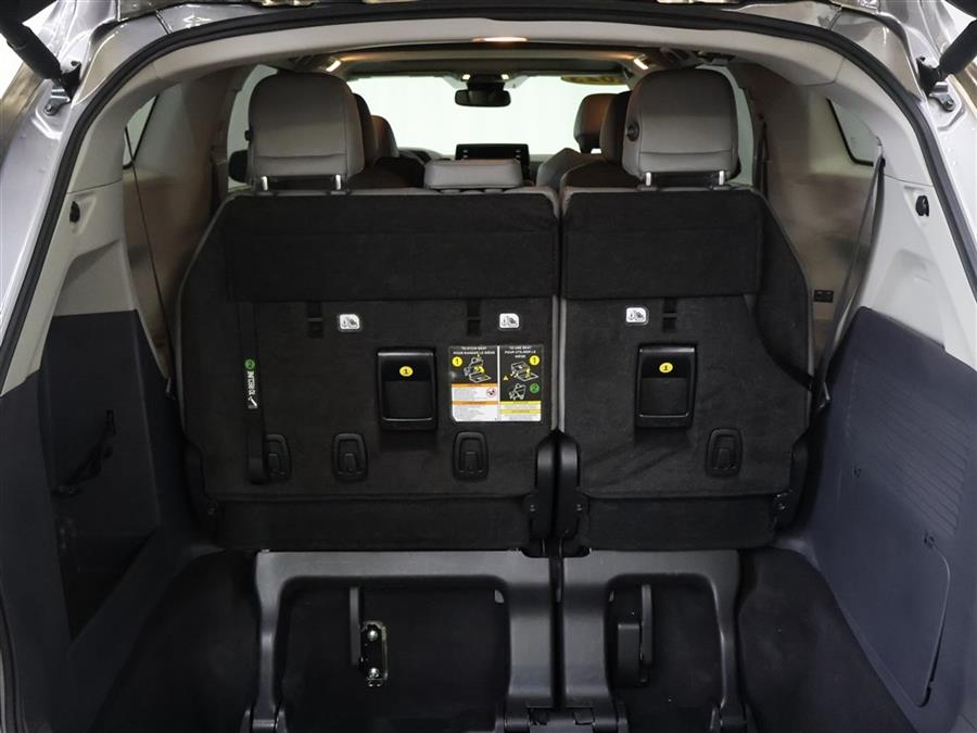 2023 Toyota Sienna XLE photo