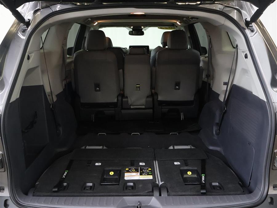 2023 Toyota Sienna XLE photo