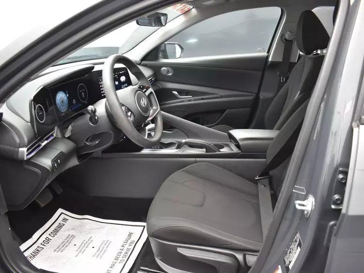 2024 Hyundai Elantra SEL Sedan 4D photo