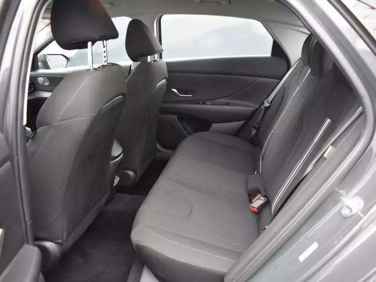 2024 Hyundai Elantra SEL Sedan 4D photo