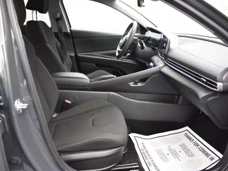 2024 Hyundai Elantra SEL Sedan 4D photo