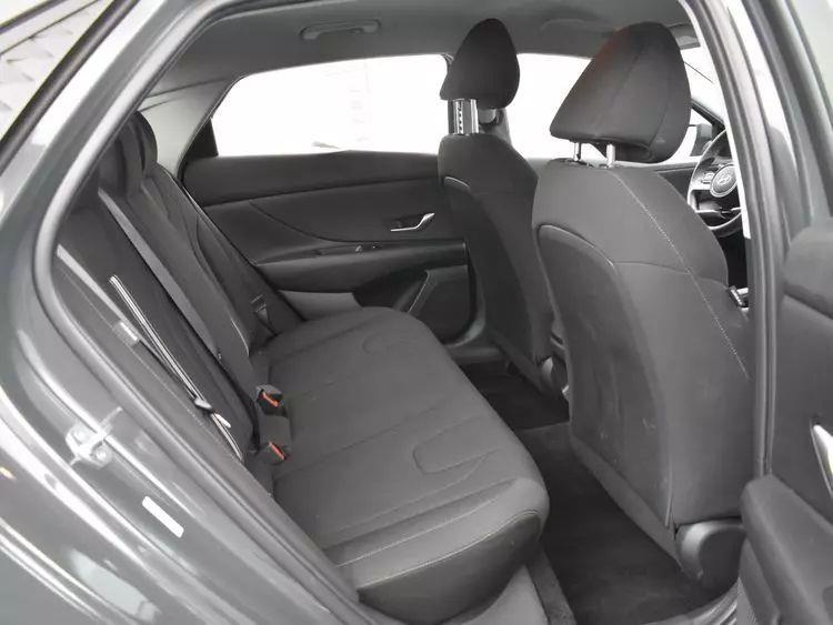 2024 Hyundai Elantra SEL Sedan 4D photo