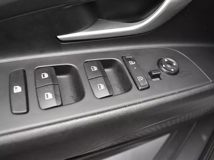2024 Hyundai Elantra SEL Sedan 4D photo