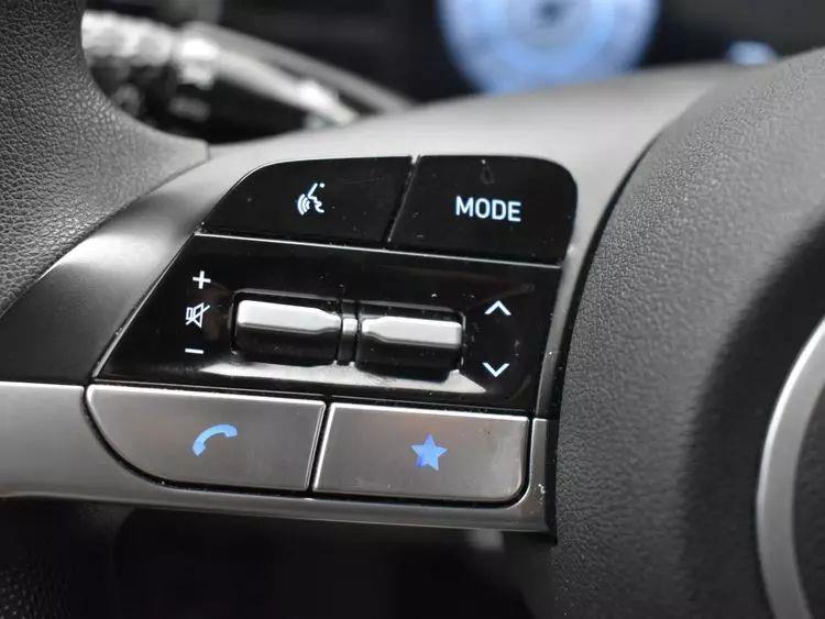 2024 Hyundai Elantra SEL Sedan 4D photo