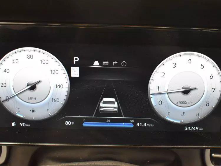2024 Hyundai Elantra SEL Sedan 4D photo