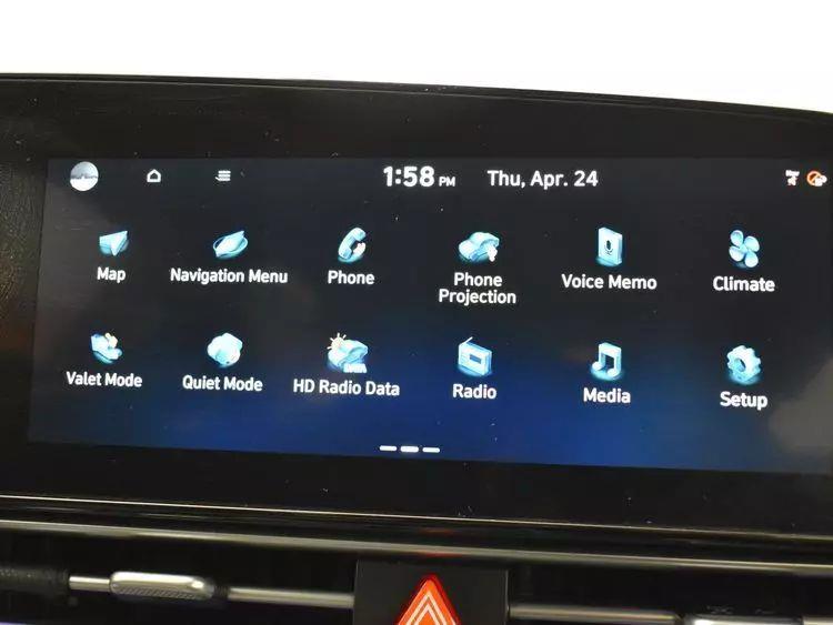 2024 Hyundai Elantra SEL Sedan 4D photo