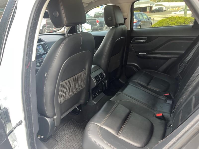 2017 Jaguar F-Pace 35t Prestige AWD photo