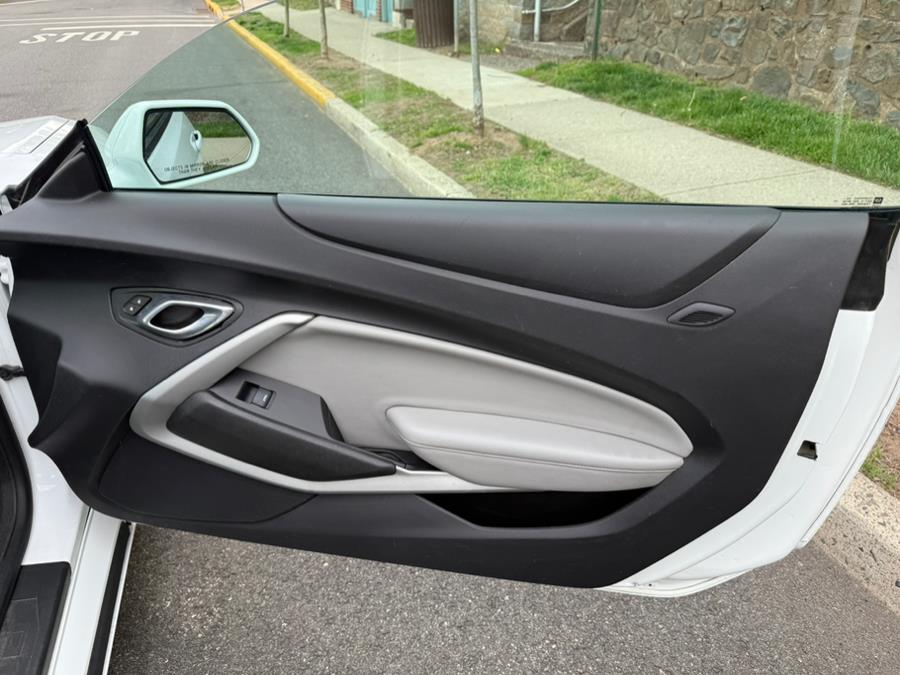 2016 Chevrolet Camaro 2dr Cpe LT w/1LT photo
