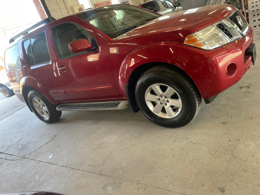 2009 Nissan Pathfinder LE photo