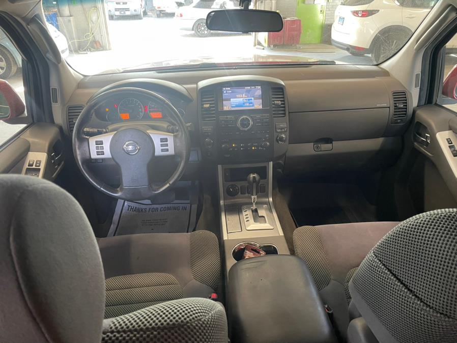 2009 Nissan Pathfinder LE photo