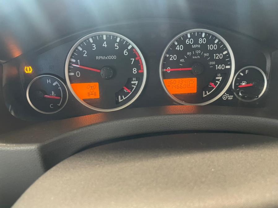 2009 Nissan Pathfinder LE photo