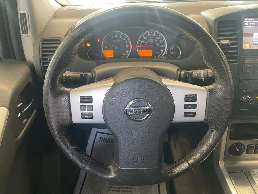 2009 Nissan Pathfinder LE photo