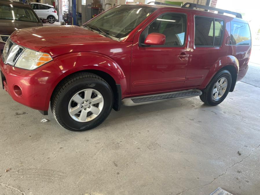 2009 Nissan Pathfinder LE photo