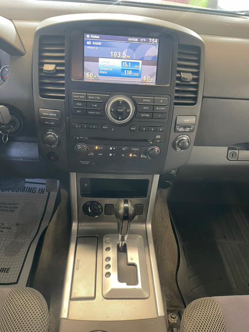 2009 Nissan Pathfinder LE photo
