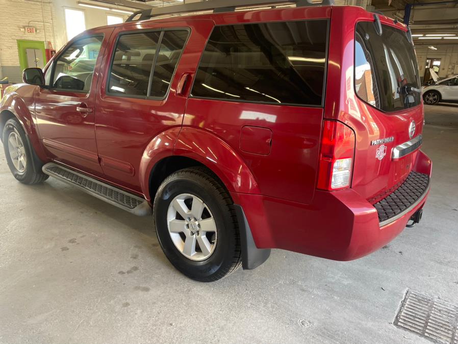 2009 Nissan Pathfinder LE photo