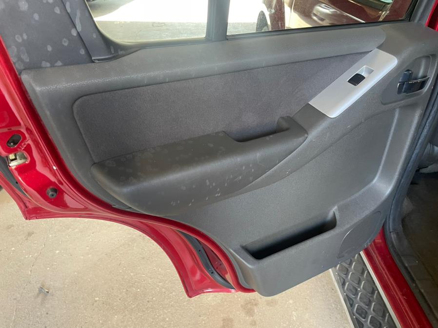2009 Nissan Pathfinder LE photo