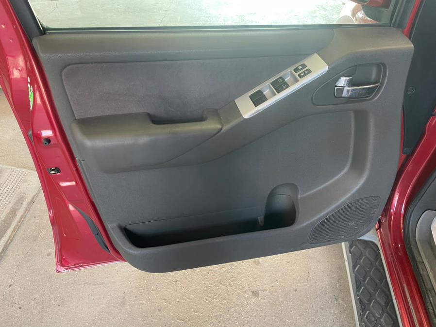 2009 Nissan Pathfinder LE photo