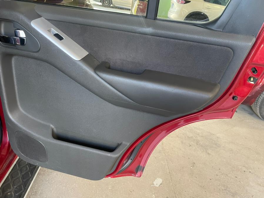 2009 Nissan Pathfinder LE photo