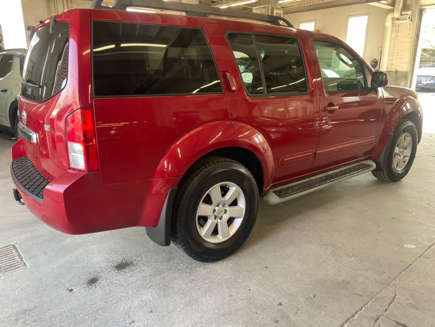 2009 Nissan Pathfinder LE photo