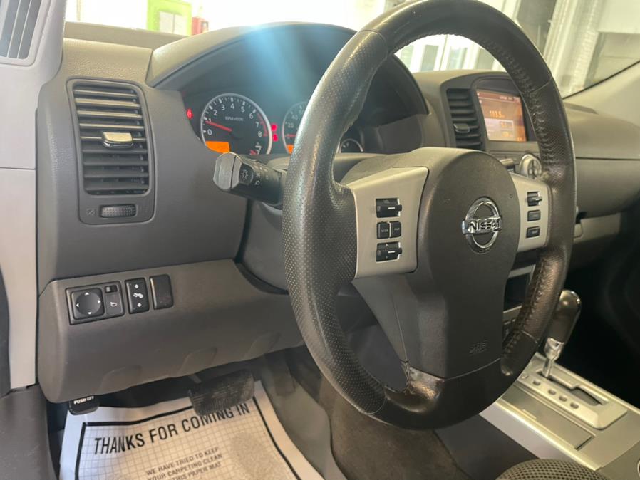 2009 Nissan Pathfinder LE photo