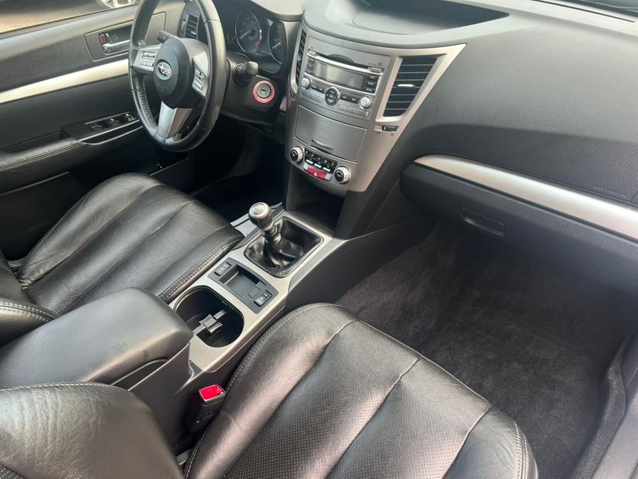 2010 Subaru Outback 2.5i Premium photo