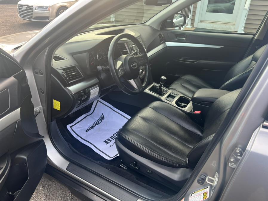 2010 Subaru Outback 2.5i Premium photo
