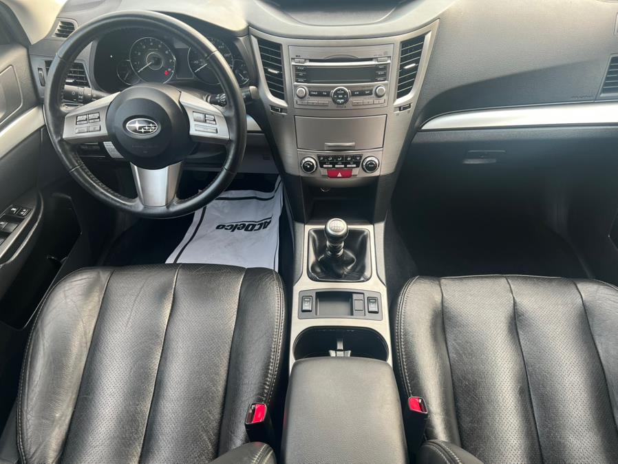 2010 Subaru Outback 2.5i Premium photo