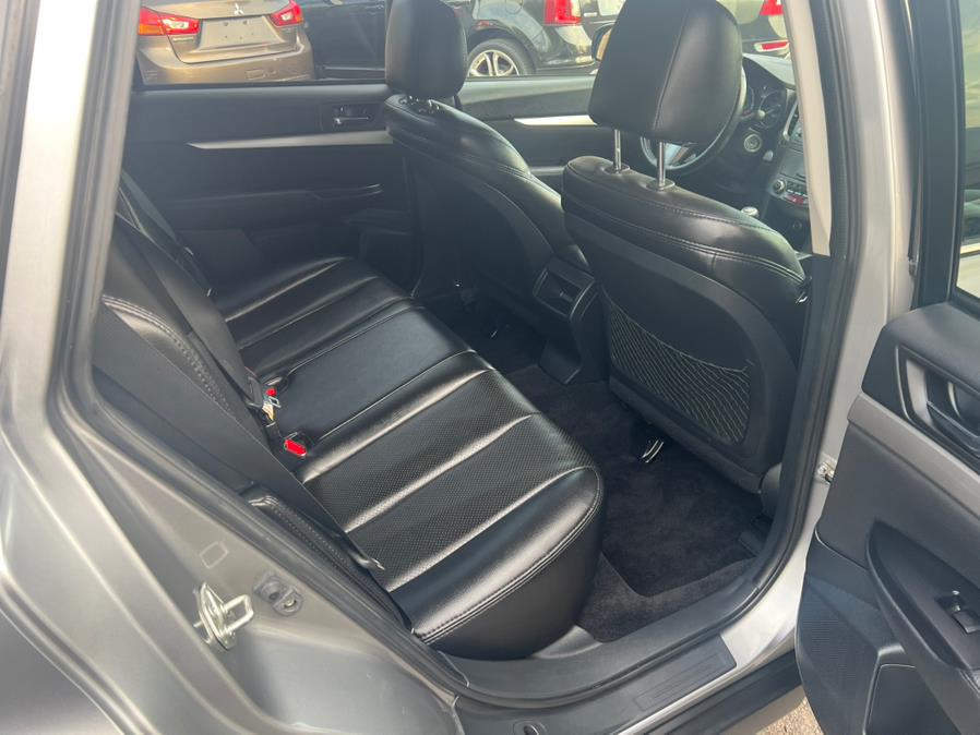 2010 Subaru Outback 2.5i Premium photo