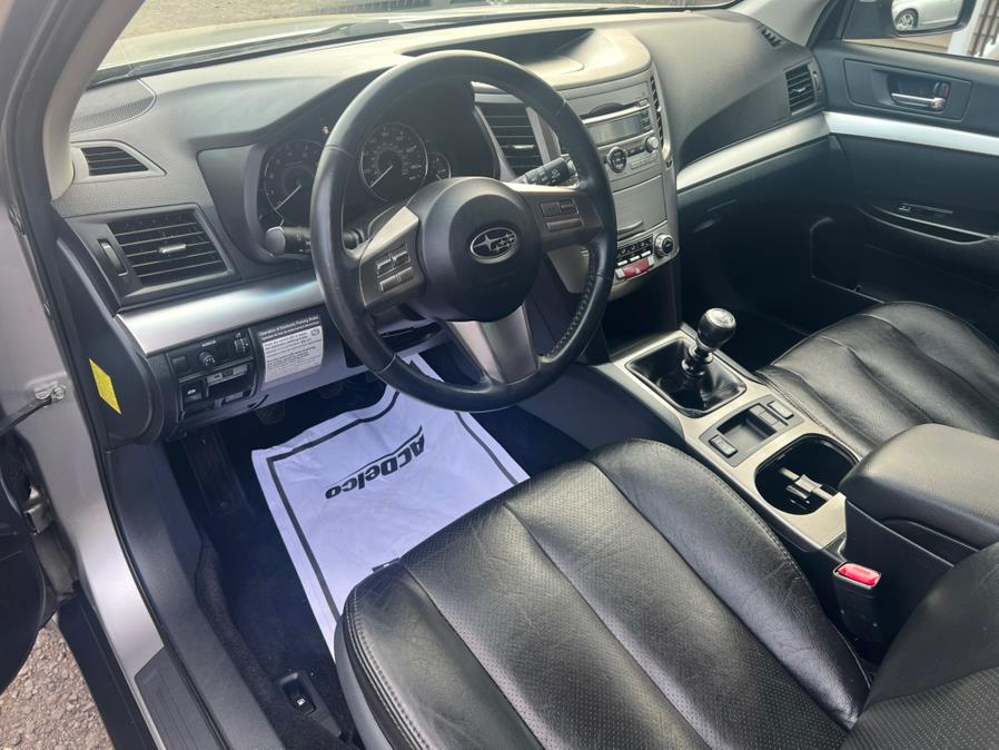 2010 Subaru Outback 2.5i Premium photo