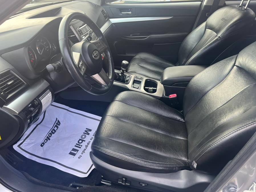 2010 Subaru Outback 2.5i Premium photo
