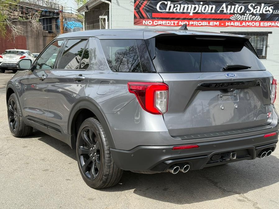 2022 Ford Explorer ST 4WD photo